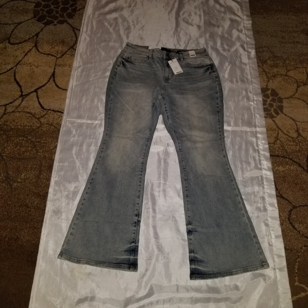 NWT Judy Blue Flare Jeans Womens 16W Light Wash Mid Rise JB88655 Whiskered